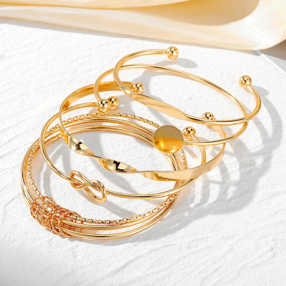 Pulseiras para mulheres elegantes! As pulseiras são ajustáveis e delicadas.