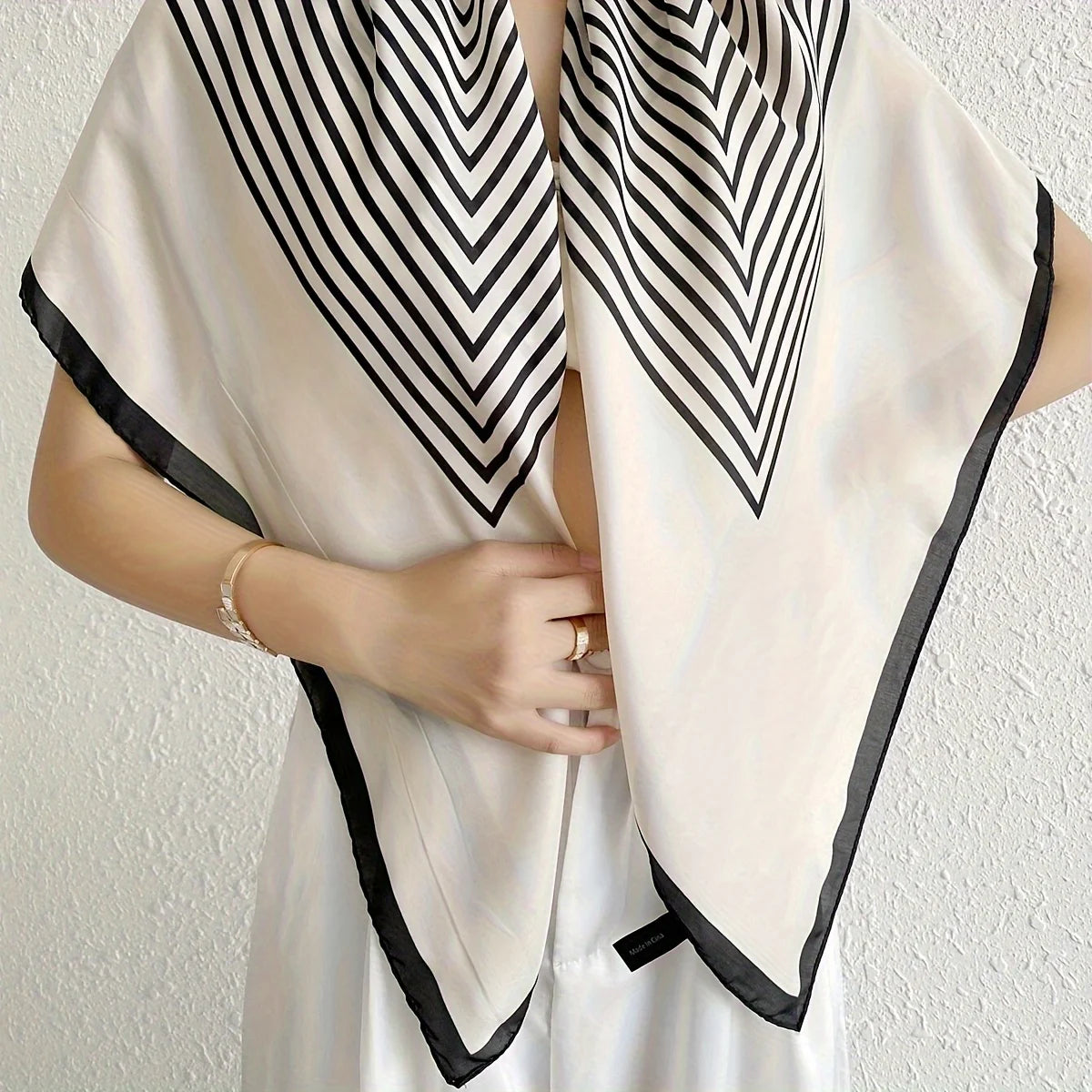 Lenço elegante listrado preto/branco, fino de seda simulada, protetor solar casual à prova de vento!
