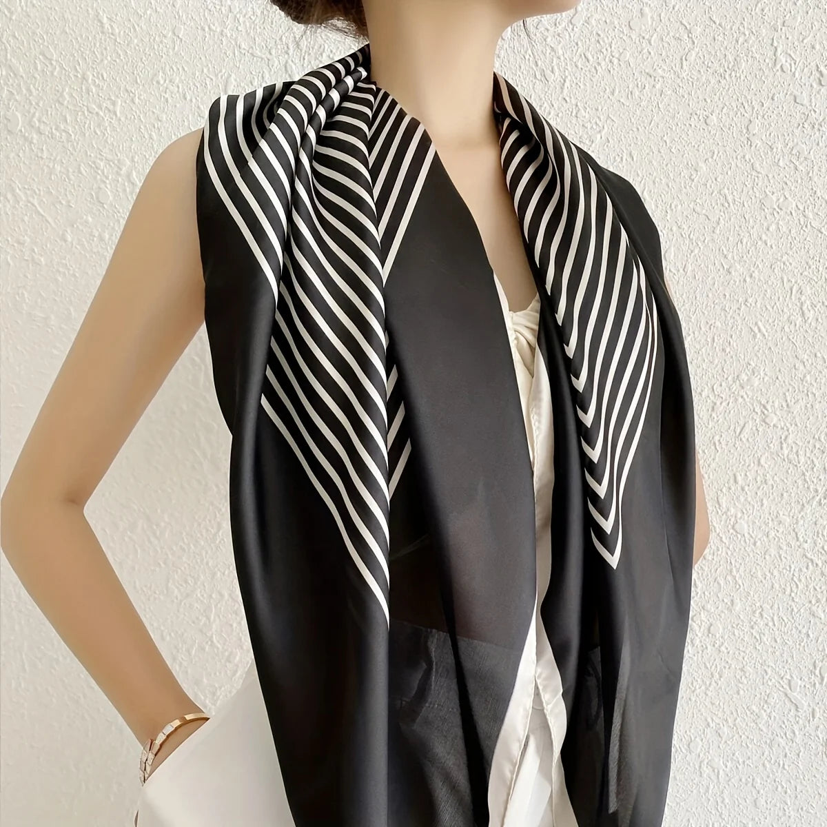 Lenço elegante listrado preto/branco, fino de seda simulada, protetor solar casual à prova de vento!