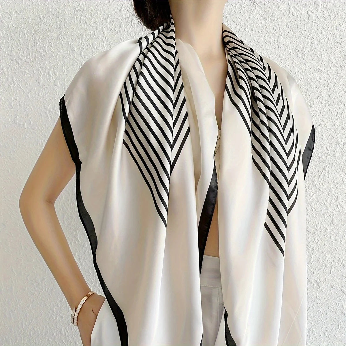 Lenço elegante listrado preto/branco, fino de seda simulada, protetor solar casual à prova de vento!